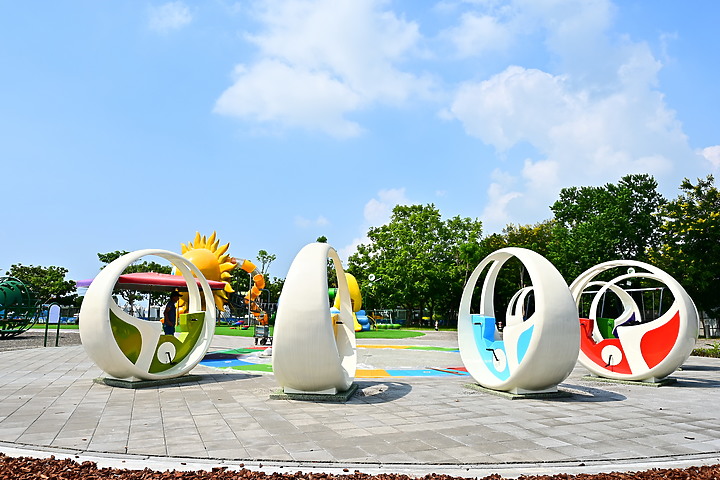 崁頂環保共融公園2022年10月14日開幕使用，歡迎大家來崁頂玩！