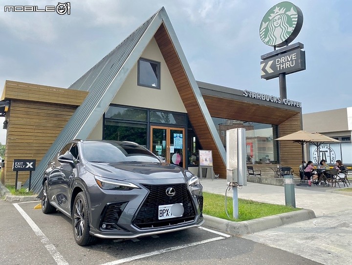 點我看大圖 【拍拍照】嘉義民雄星巴克 Ft. Lexus NX 350 F Sport