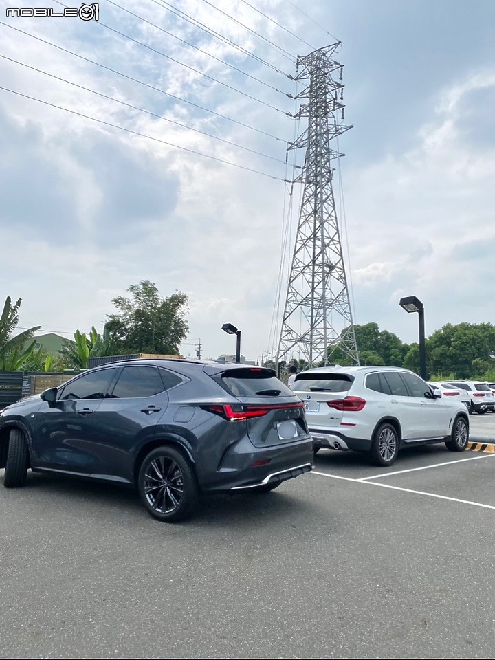 點我看大圖 【拍拍照】嘉義民雄星巴克 Ft. Lexus NX 350 F Sport