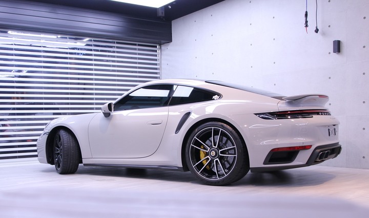 Porsche x 3M烤漆保護膜高光200 (犀牛皮)開箱