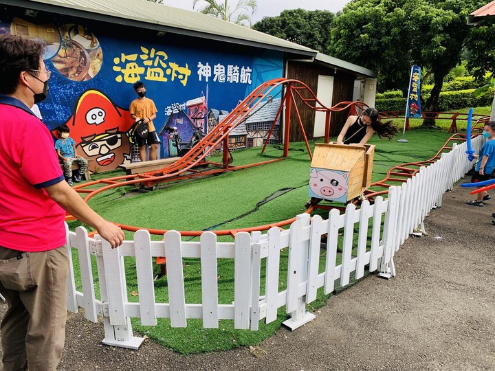 海盜村一泊四食,度假、玩樂一站滿足│不老玩家、親子客最佳遊樂園,恰到好處的刺激,找回久違童心與安全溜小孩的不二之選│還有超多3D立體彩繪、歐風童話小屋,網美、文青拍照打卡也適合│