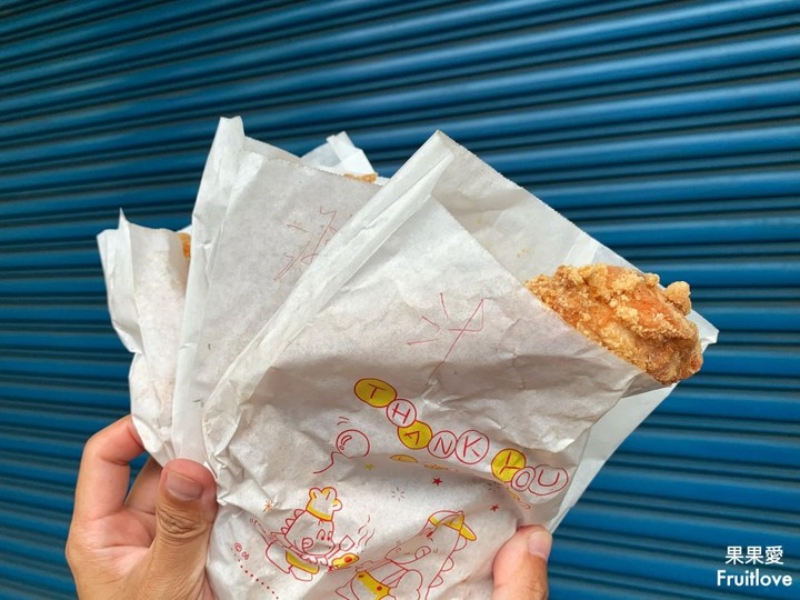 南投美食-雞排外酥，肉鮮嫩多汁，多種口味可選擇，小心一口咬下噴汁