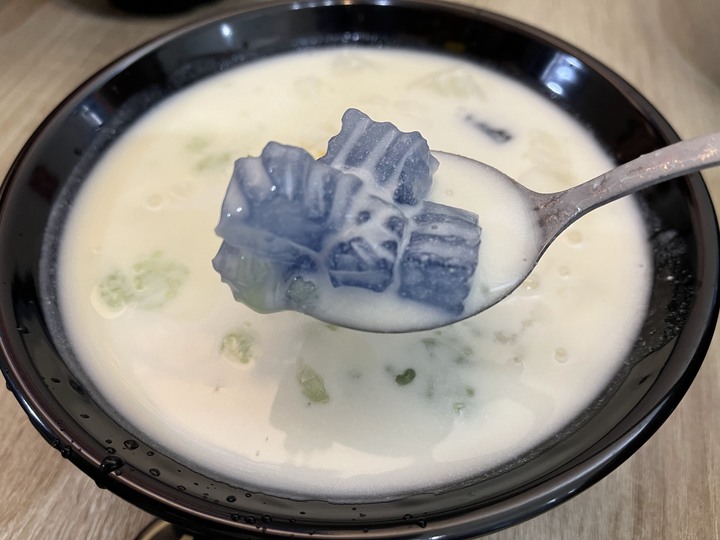 [食記] 越南風傳統甜品，台灣基隆中正，獨特好吃酸奶加椰奶越南風甜品！