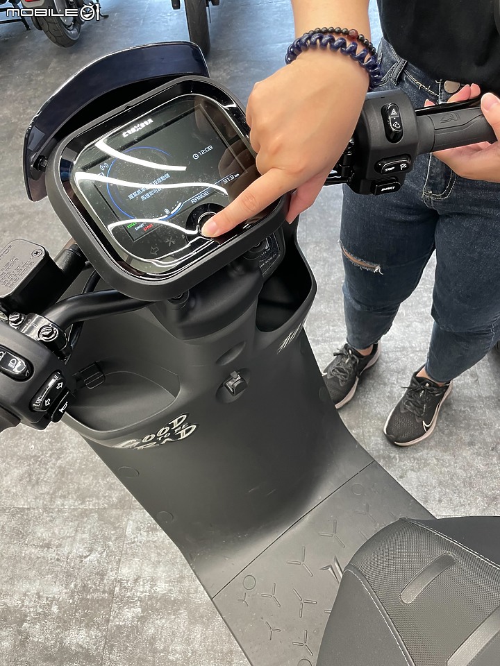 <試乘體驗心得> 宏佳騰智慧電車 Ai-1 Ultra Belt @台北信義宏佳騰智慧電車