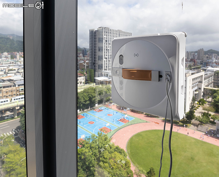 【開箱實測】窗戶好髒?就交給擦窗機器人!ECOVACS 科沃斯「GLASSBOT W1 PRO」全新登場