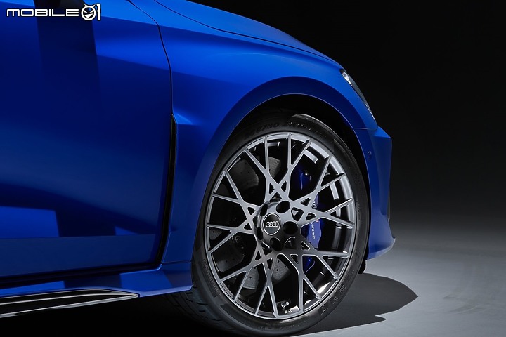 【海外新訊】馬力再上調、極速衝300km/h!Audi推出限量版RS 3 performance edition