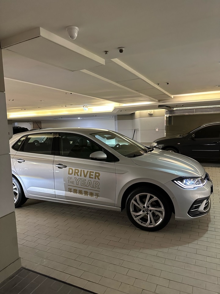 點我看大圖 回原廠保養賞個POLO,不該亂看車的…