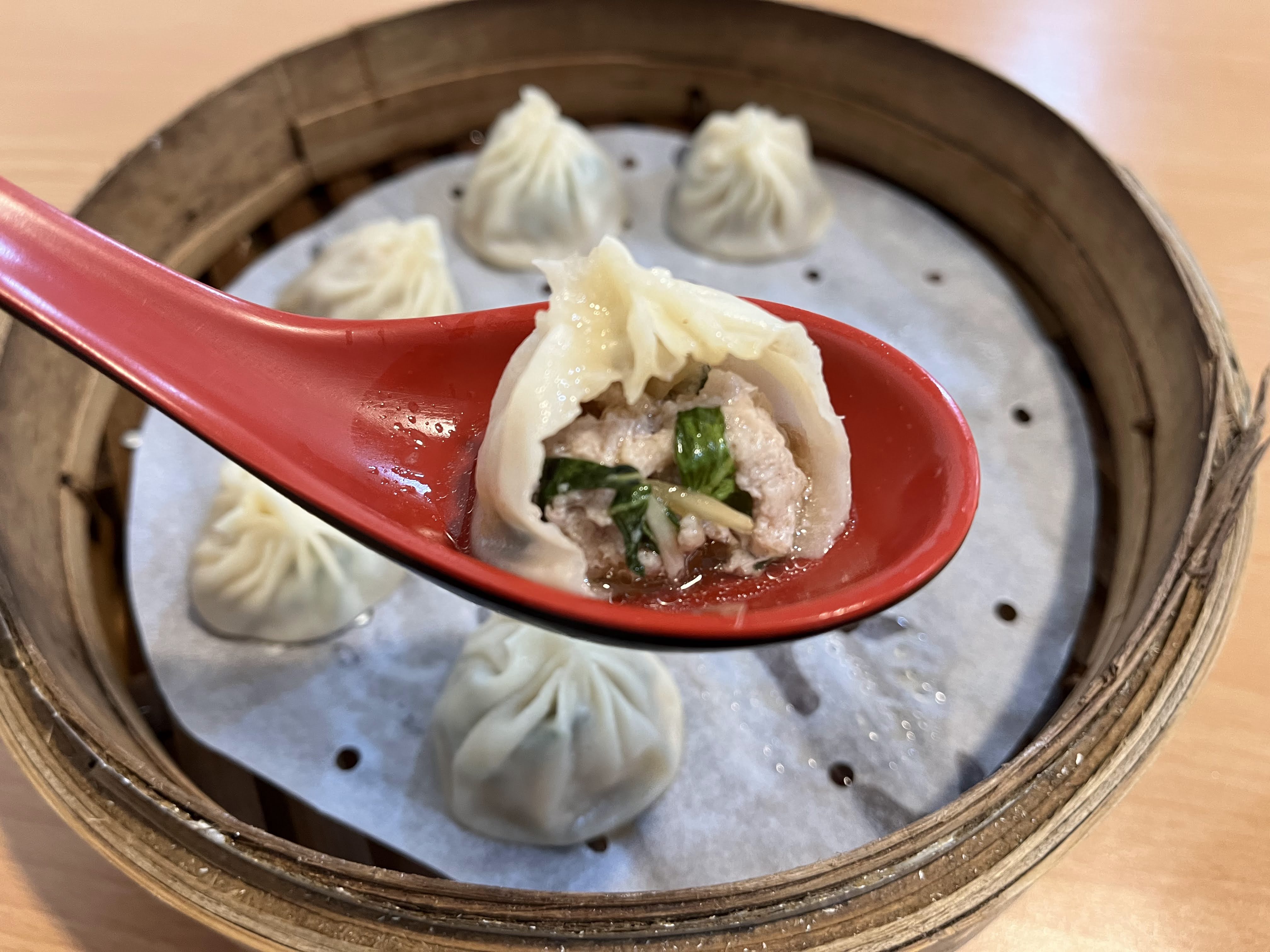 [食記] 佰冠湯包，台灣桃園大園，香氣十足而多汁九層塔湯包 - Mobile01