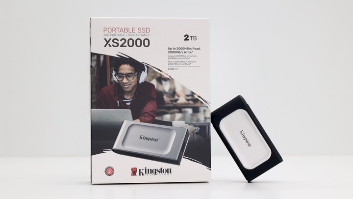 點我看大圖 Kingston XS2000 極速 USB3.2 Gen2 x2 20Gbps 卻有極致小巧體積。有機會與 Thunderbolt 一戰?