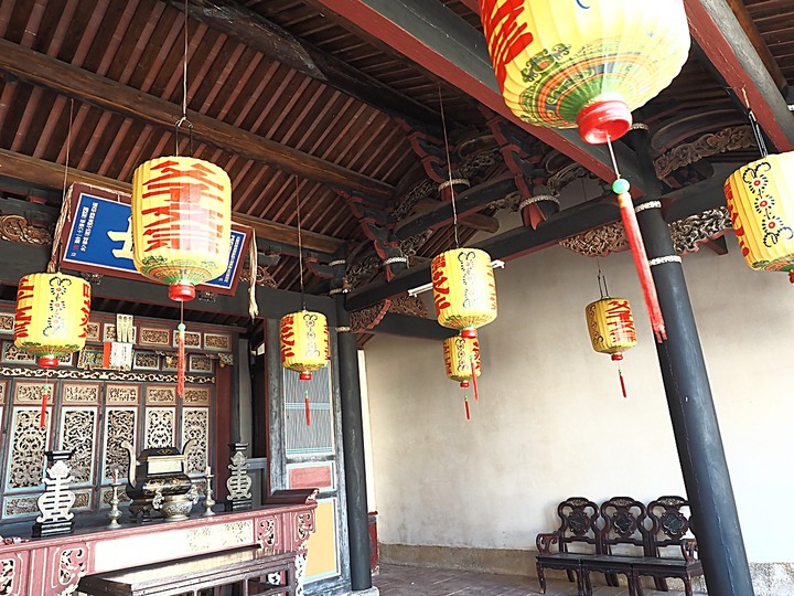 瓊林聚落,看不盡的古厝、宗祠與官宦世家,現存最大古厝聚落,還有全金門最小的風獅爺 — 瓊林「七座八祠」、窯燒紅磚牆、全金門最小風獅爺、瓊林民防館、地下坑道出口 —盛夏金門四日行 金湖篇 第5部