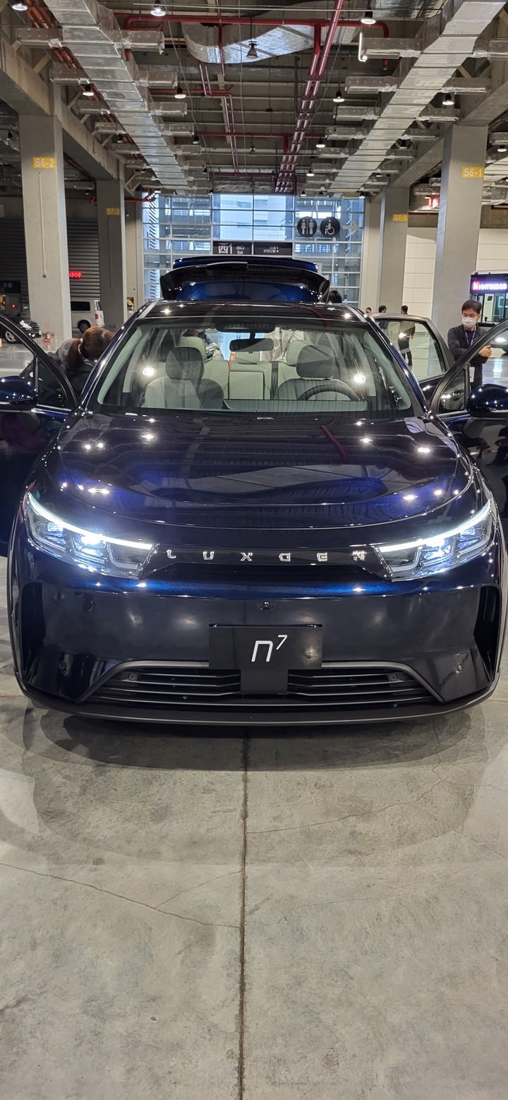 鴻海科技日新發表車款照片分享