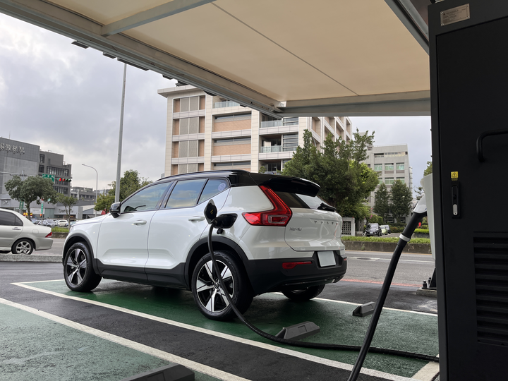 XC40 Recharge、T8 PHEV車友們來蓋個電能大樓文吧