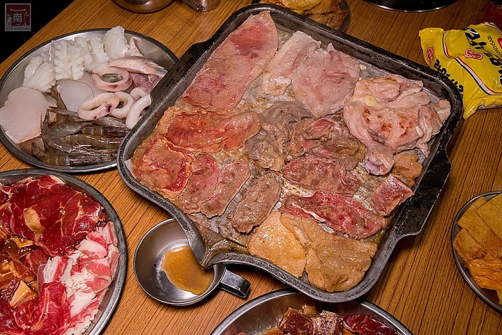 【臺南美食】台南韓式燒肉吃到飽,只要9起就有韓國烤肉和火鍋吃到飽~吃道飽韓式燒肉火鍋