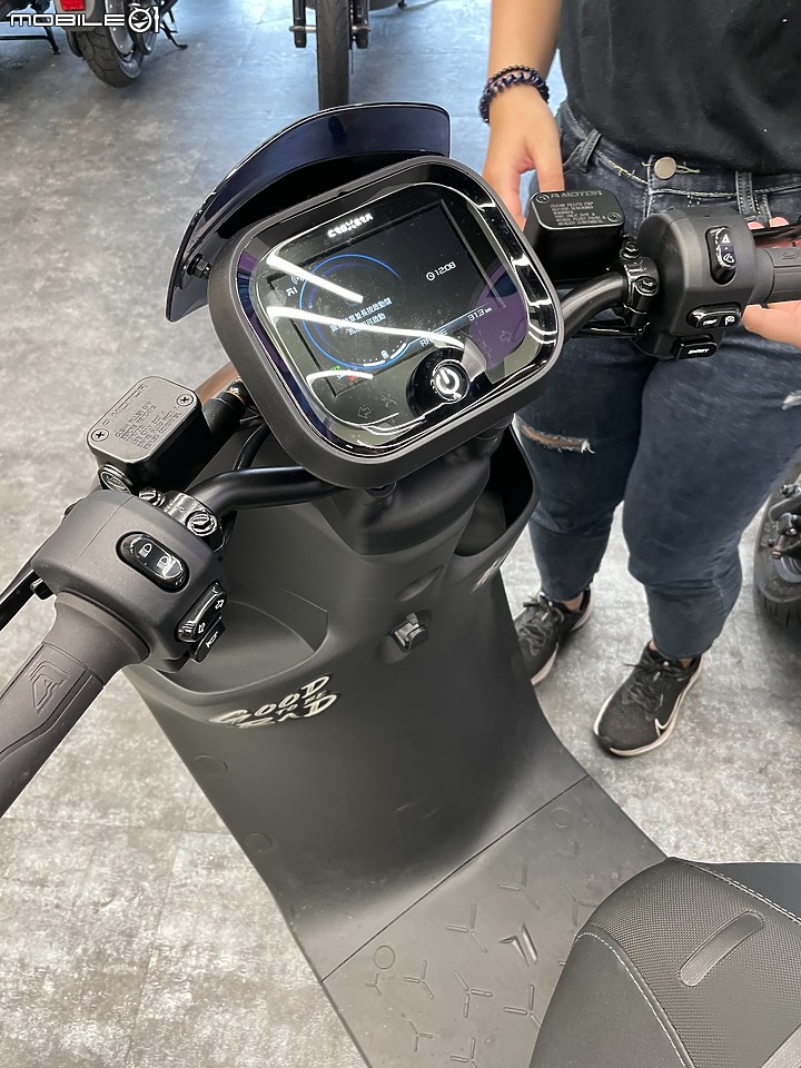 <試乘體驗心得> 宏佳騰智慧電車 Ai-1 Ultra Belt @台北信義宏佳騰智慧電車