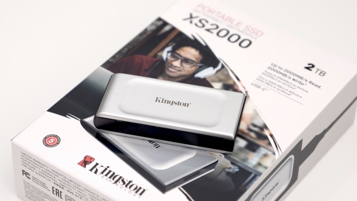 點我看大圖 Kingston XS2000 極速 USB3.2 Gen2 x2 20Gbps 卻有極致小巧體積。有機會與 Thunderbolt 一戰?