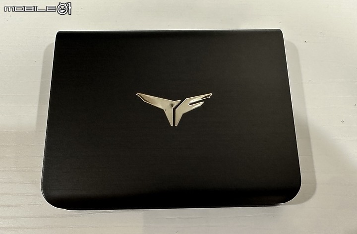 潘朵拉的觸控寶盒? T-FORCE TREASURE TOUCH RGB SSD 開箱
