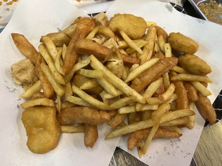 [食記] 老司雞炸全雞，台灣基隆信義，香酥鮮嫩多汁熱騰騰現炸全雞！