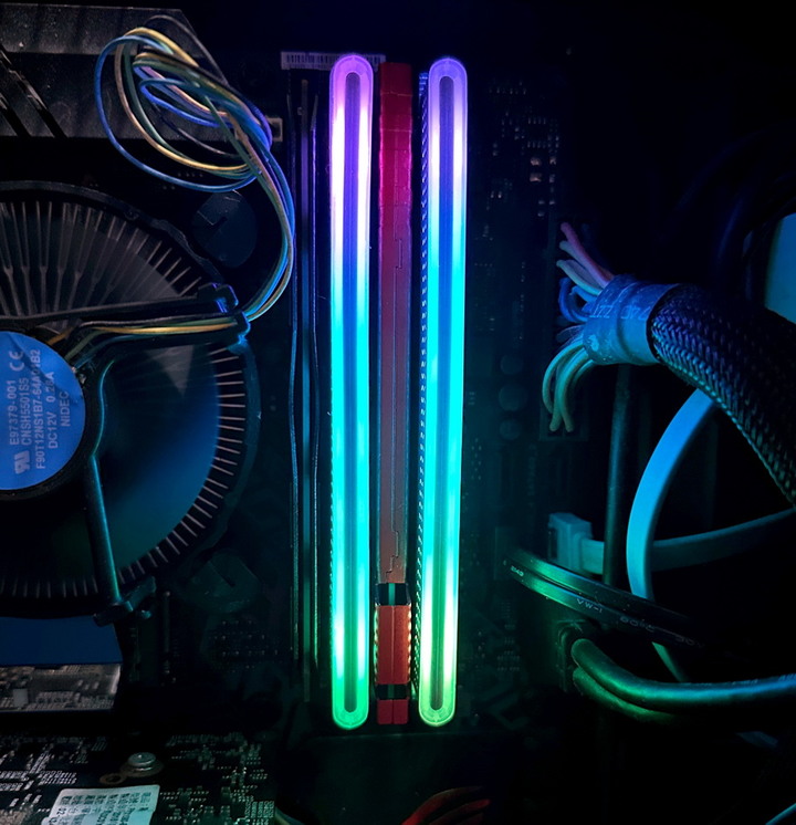 金泰克 速虎 T4及貪狼星 Wolfrine 兩款 DDR4 8GB 散熱片 記憶體