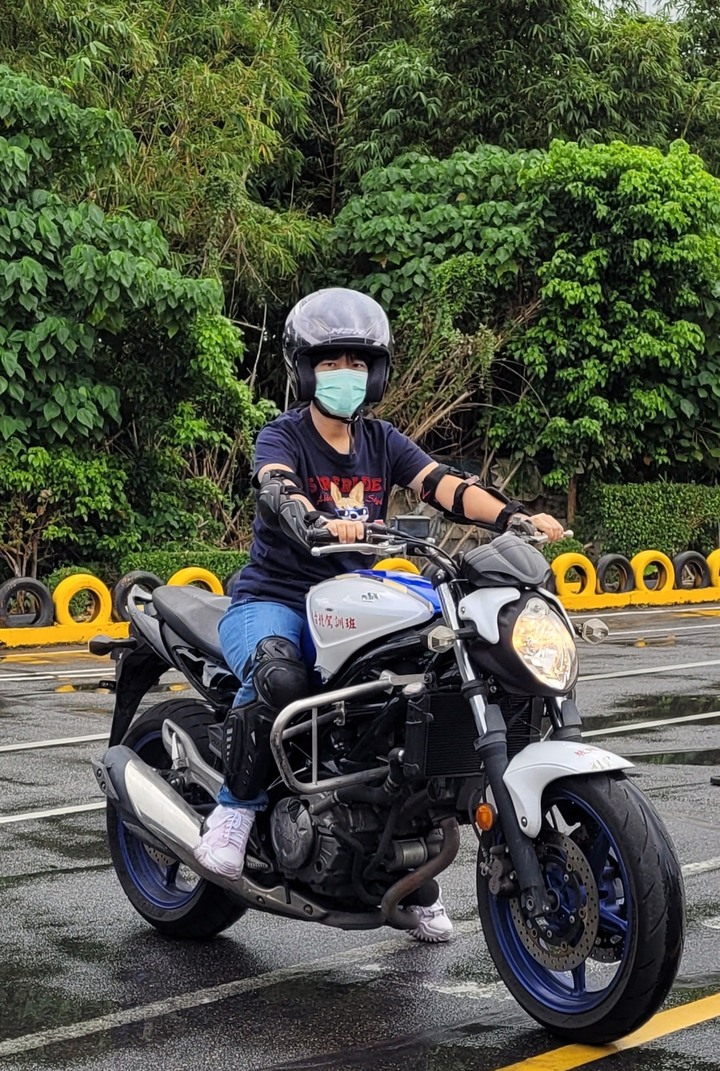 推薦給矮包阿姨的機車 ( STR 交車更新)