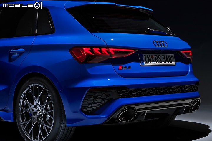 【海外新訊】馬力再上調、極速衝300km/h！Audi推出限量版RS 3 performance edition