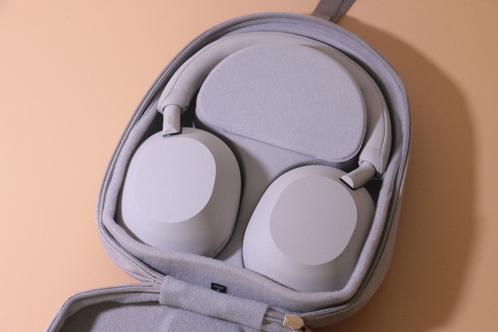Sony WH-1000XM5 開箱,與使用兩年多的 WH-1000XM4 相比進步不少!