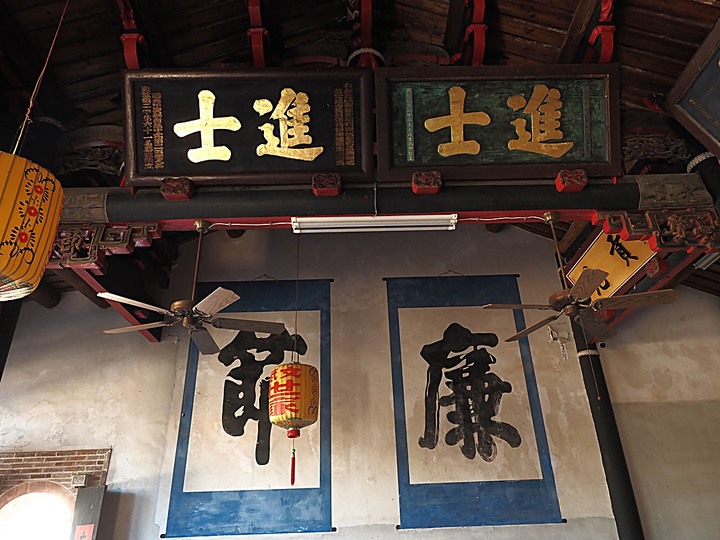瓊林聚落,看不盡的古厝、宗祠與官宦世家,現存最大古厝聚落,還有全金門最小的風獅爺 — 瓊林「七座八祠」、窯燒紅磚牆、全金門最小風獅爺、瓊林民防館、地下坑道出口 —盛夏金門四日行 金湖篇 第5部
