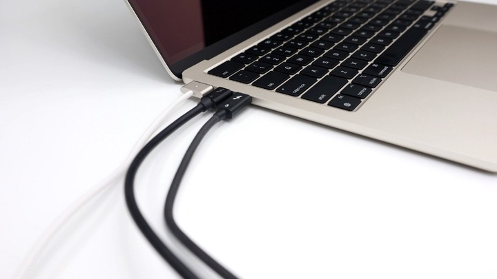 一個月心得，換到 MacBook Air M2 的主觀感受和小細節。搭配 j5create JCD393 連接 4K 60Hz 螢幕