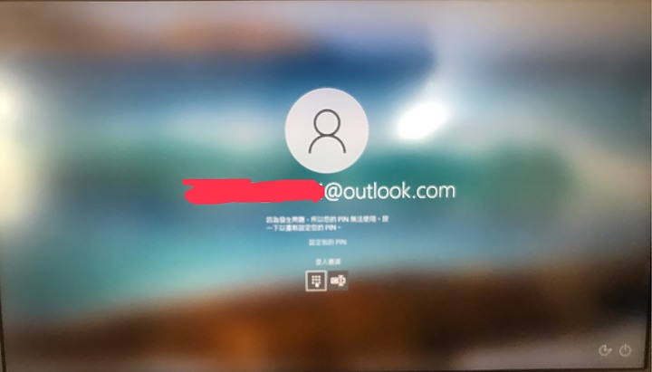 筆電沒網路圖示WIN10登入密碼（綁定微軟信箱已在別台更新）一直不正確，請教還有解嗎？