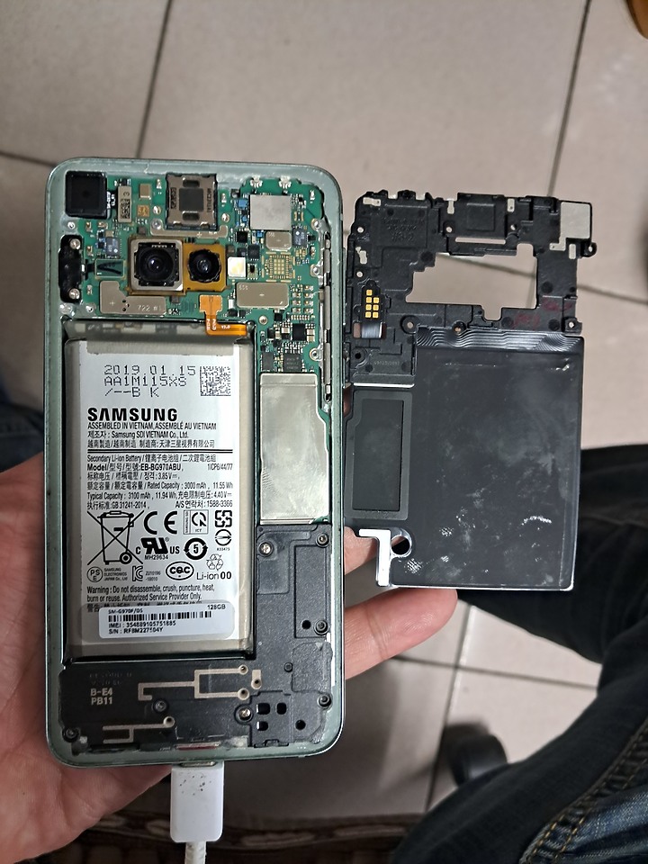 三星 S10e 使用超過三年電池終於壞了