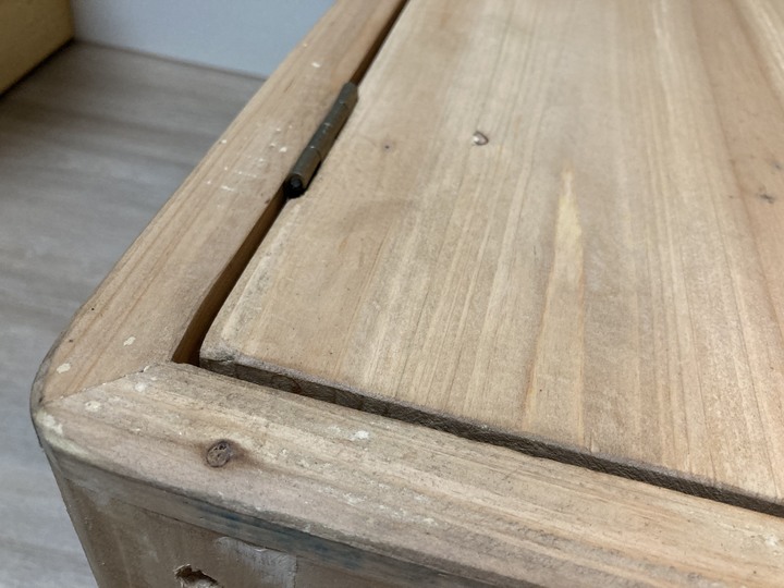 ［開箱］生活工場之杉之木雜物櫃-質感很差客服說正常