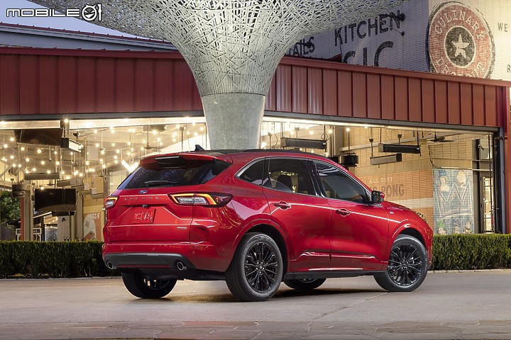 【海外新訊】Ford Kuga/Escape小改款北美率先亮相，13.2吋中控大螢幕、SYNC 4多媒體系統成最大亮點！