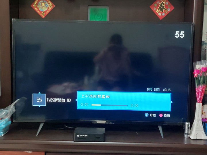 買了3年3個月的50吋電視開始故障,壞這樣值得維修嗎?