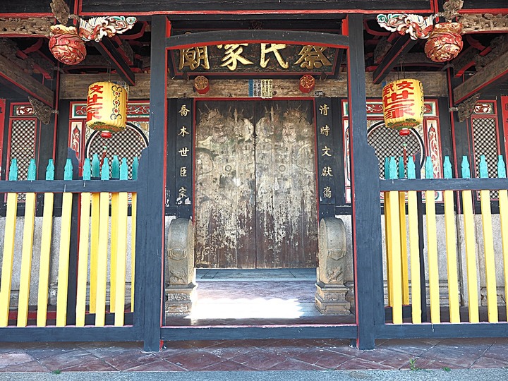 瓊林聚落,看不盡的古厝、宗祠與官宦世家,現存最大古厝聚落,還有全金門最小的風獅爺 — 瓊林「七座八祠」、窯燒紅磚牆、全金門最小風獅爺、瓊林民防館、地下坑道出口 —盛夏金門四日行 金湖篇 第5部
