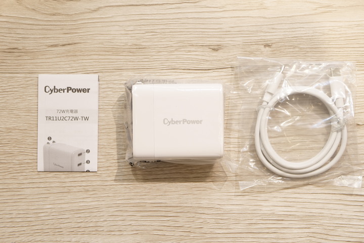 CyberPower 72W DPS GaN 氮化鎵充電器 簡易開箱