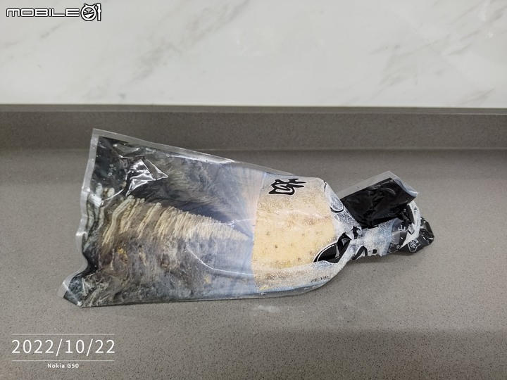 山藥排骨湯/哈啊 ,熟了。看起來像似白蘿蔔