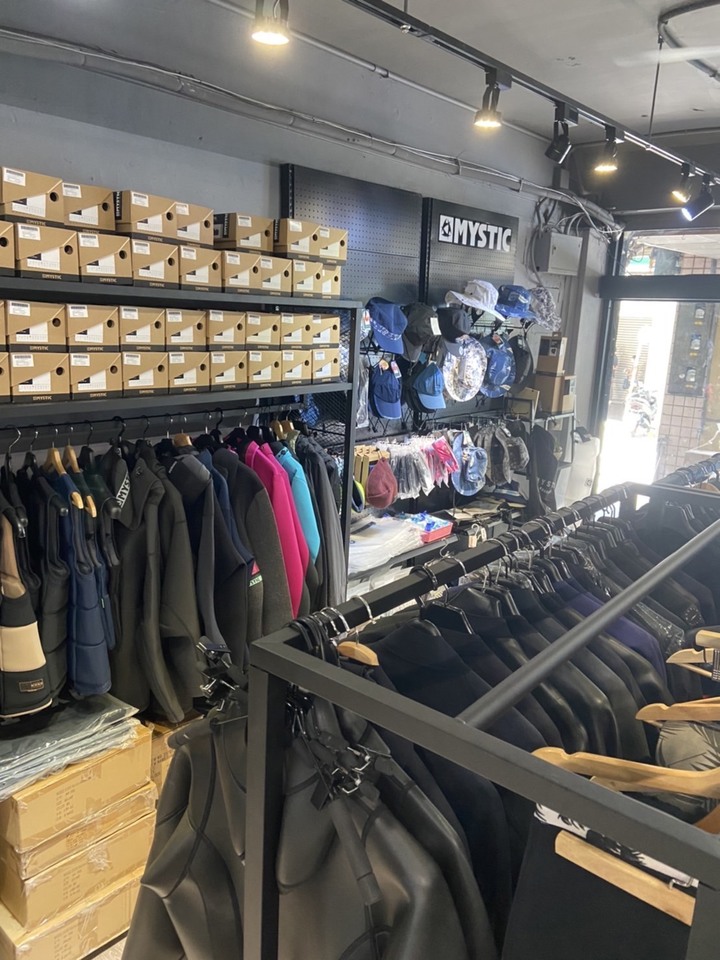 【開箱】低預算商空 店面 統包翻修分享
