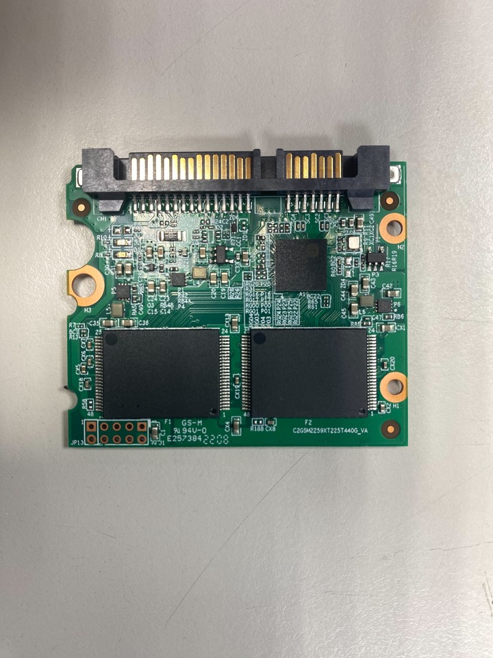 Gigastone Game Turbo SSD 512GB 非常不專業開箱(圖醜不喜誤入)