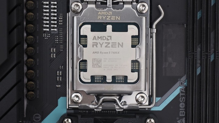點我看大圖 B650E 放在 M-ATX 會擦出什麼火花?R5 7600X 搭配 BIOSTAR B650EGTQ 開箱
