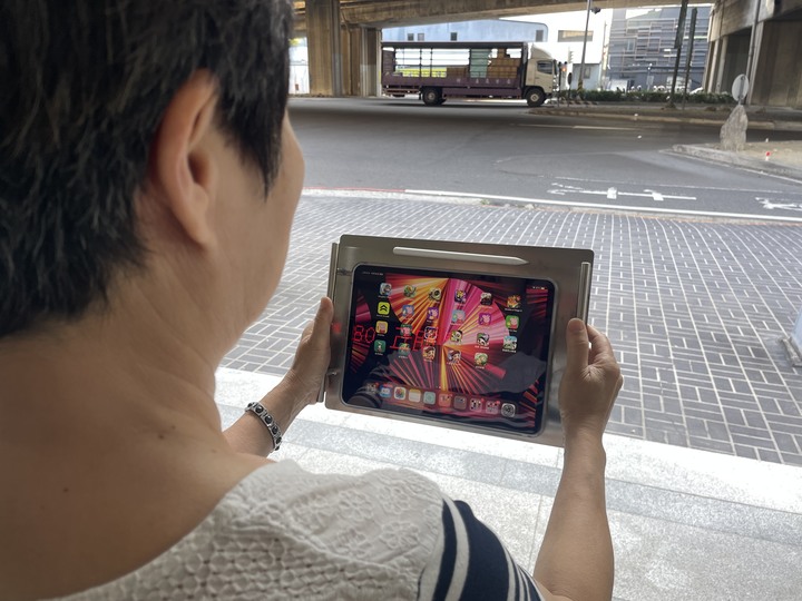 我就是想用提的拿平板