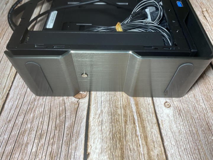 InWin Chopin Max 迷你ITX機殼 顏值內涵兼備 :打造客廳精緻輕巧視聽系統的好選擇