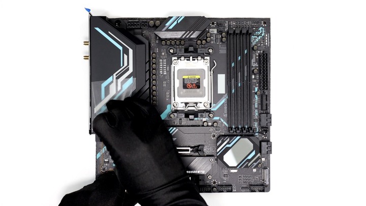 點我看大圖 B650E 放在 M-ATX 會擦出什麼火花?R5 7600X 搭配 BIOSTAR B650EGTQ 開箱