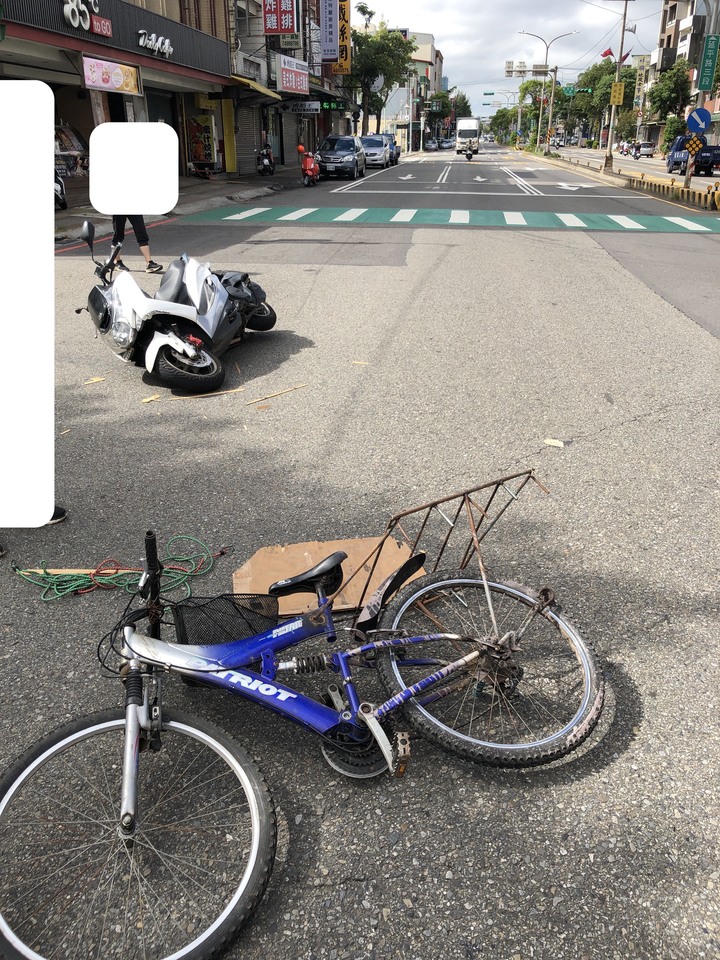 請益這種三線道怎麼分辨快慢車道及單車騎乘位置