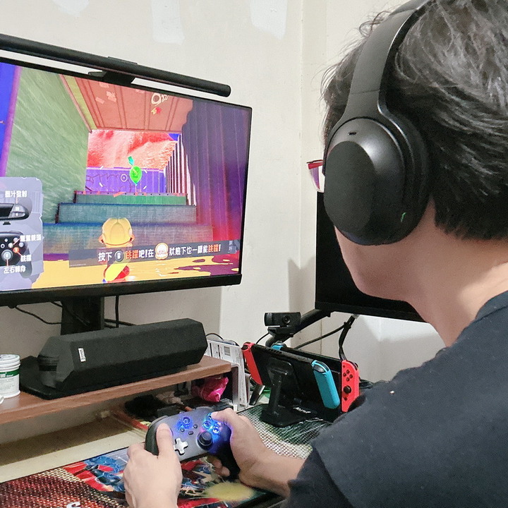 Bteam Beyond 宇航版 - 擁有巨集背鍵、自動連發、線性板機操作。