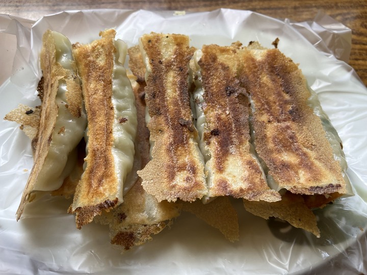 [食記] 阿玉鍋貼店，台灣新北瑞芳，現煎香酥脆的冰花鍋貼