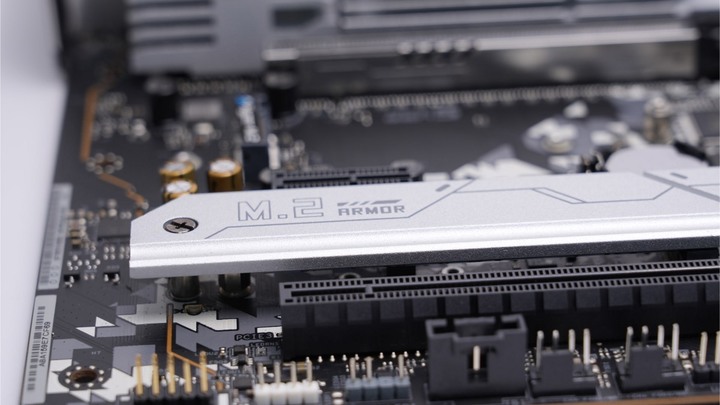 迷彩真的是永遠不褪流行的設計！ASRock X670E Steel Legend