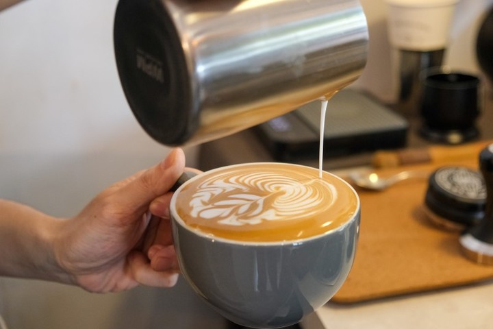 台中北區|隱藏住宅區人氣咖啡廳！必點獨家茶咖啡.手作甜點