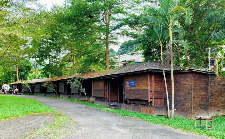 海盜村一泊四食,度假、玩樂一站滿足│不老玩家、親子客最佳遊樂園,恰到好處的刺激,找回久違童心與安全溜小孩的不二之選│還有超多3D立體彩繪、歐風童話小屋,網美、文青拍照打卡也適合│