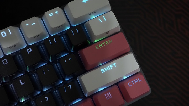【開箱】賊船首把60%無線鍵盤!! CORSAIR K70 PRO MINI WIRELESS開箱