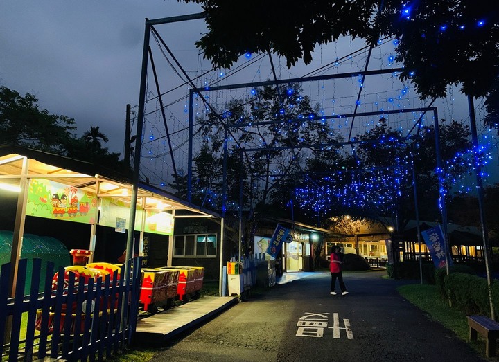 海盜村一泊四食,度假、玩樂一站滿足│不老玩家、親子客最佳遊樂園,恰到好處的刺激,找回久違童心與安全溜小孩的不二之選│還有超多3D立體彩繪、歐風童話小屋,網美、文青拍照打卡也適合│