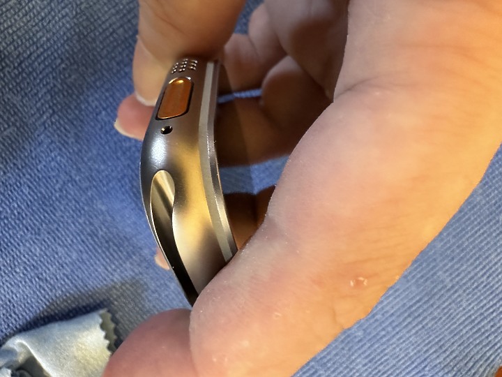 Apple Watch ultra 外殼那圈…..